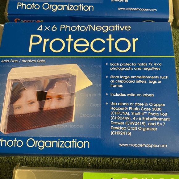 Vintage and NWT set of five sealed photo protector cases - Picture 2 of 3